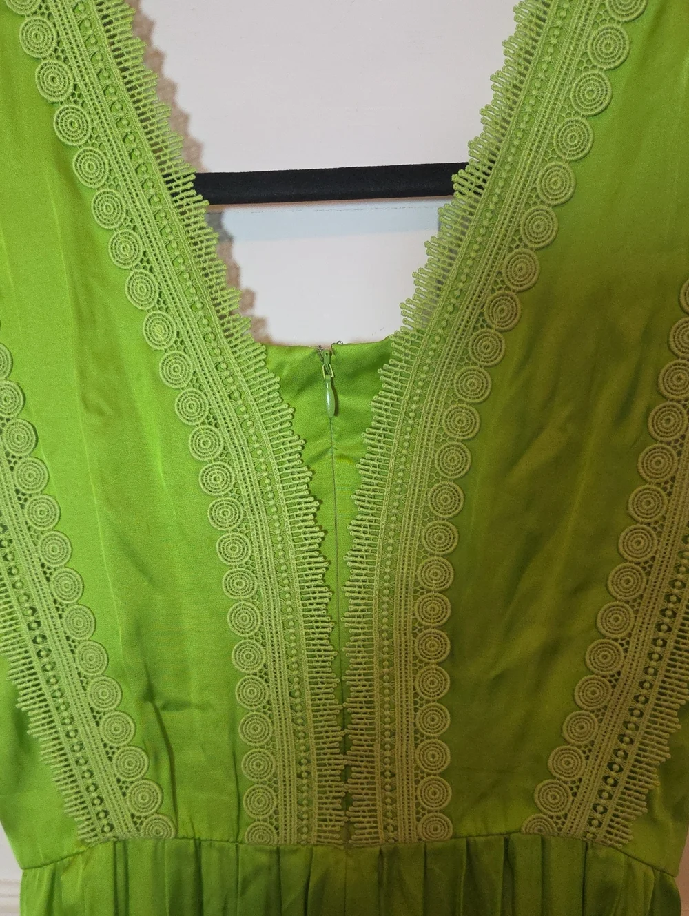 DIANE VON FURSTENBERG Margot Pleated Satin Maxi Dress In Chartreuse Size 6 - Picture 16 of 16